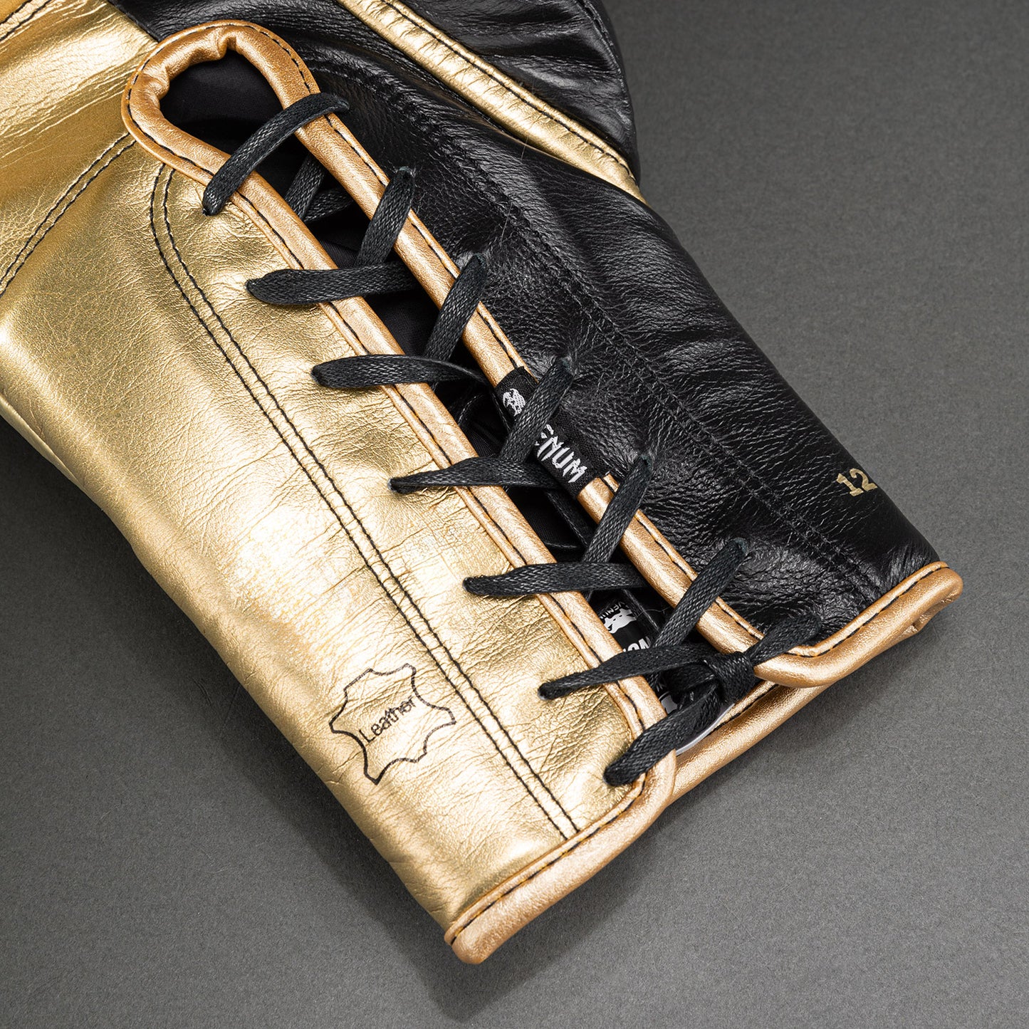 Venum Shield Profi-Boxhandschuhe mit Schnürung - Schwarz/Gold
