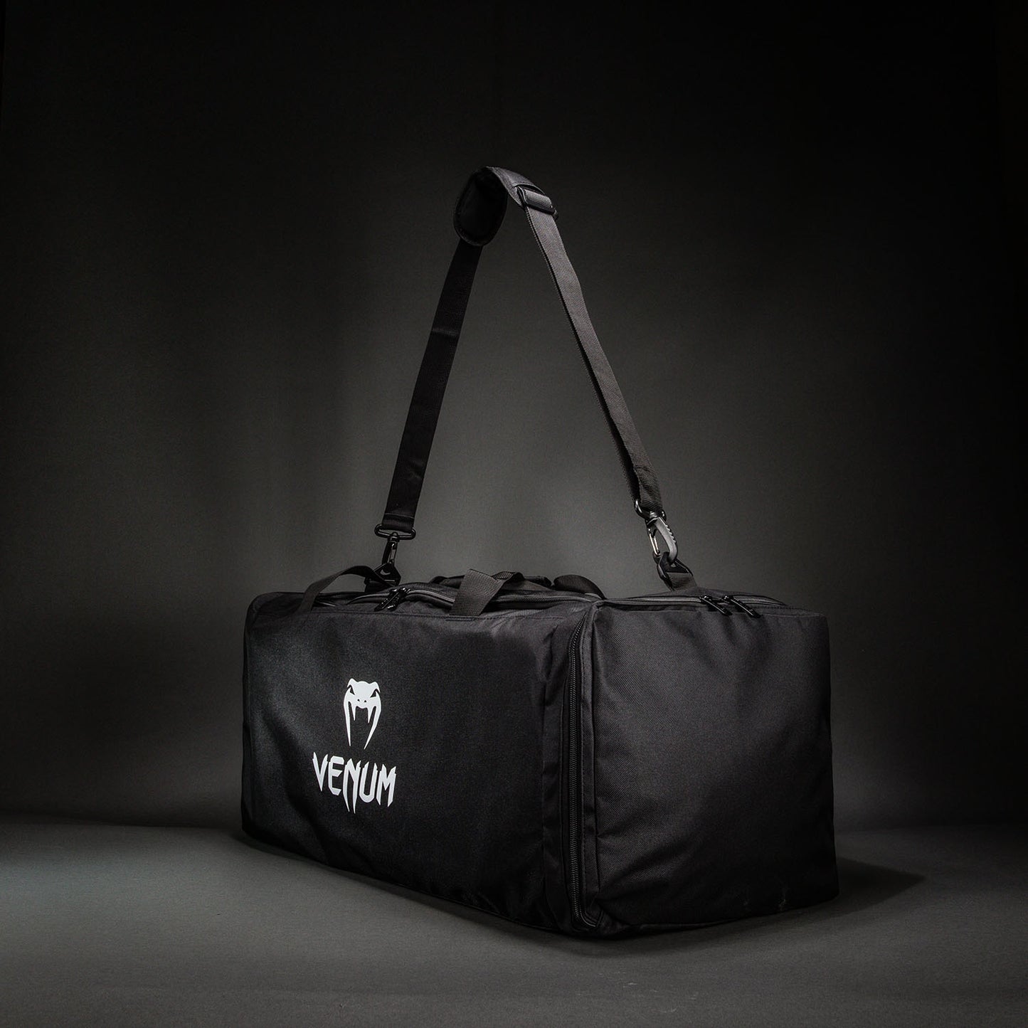 Venum Essential Sporttasche (61L) – Schwarz