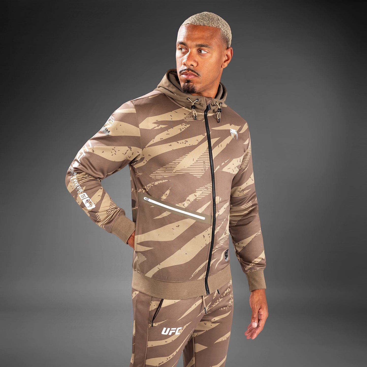 UFC Adrenaline by Venum Fight Week Herren Zip Hoodie - Desert Camo