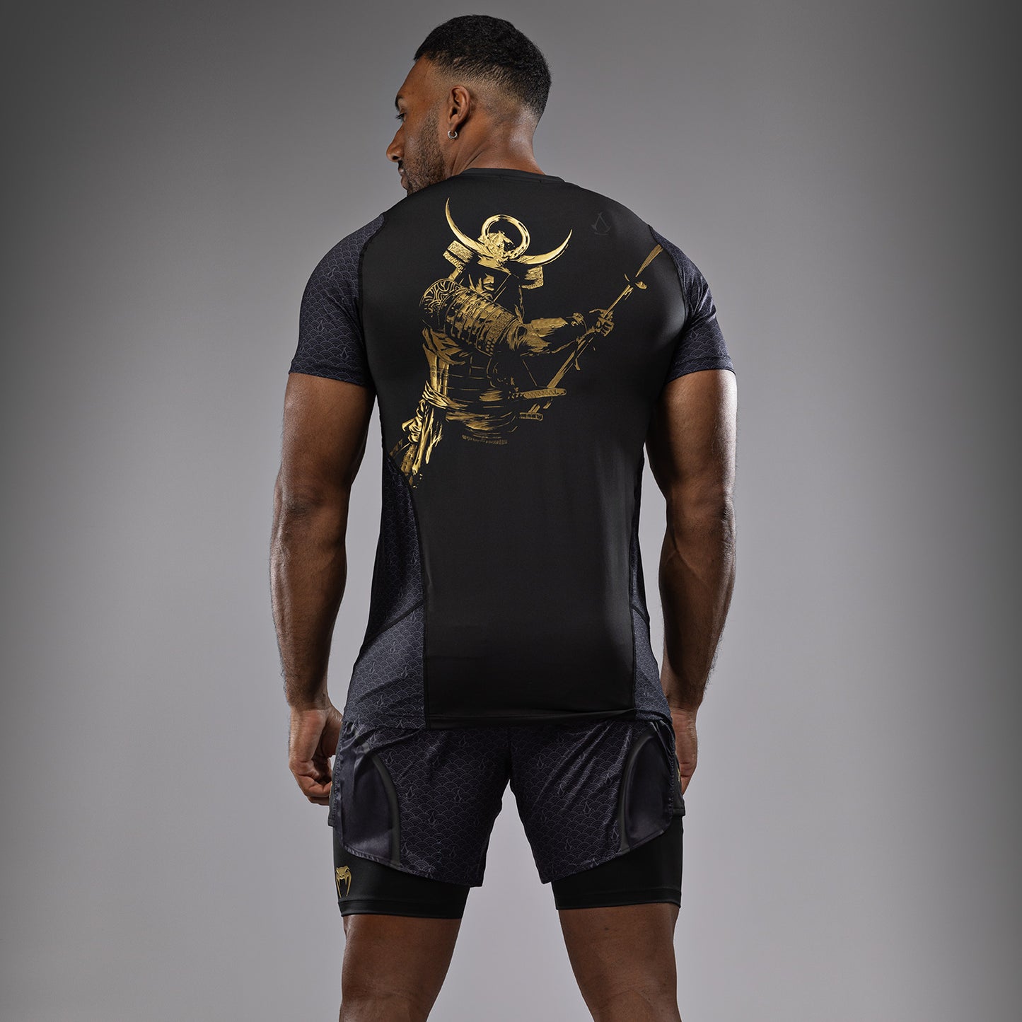 Venum x Assassin’s Creed Shadows Dry-Tech T-Shirt für Männer - Schwarz/Gold