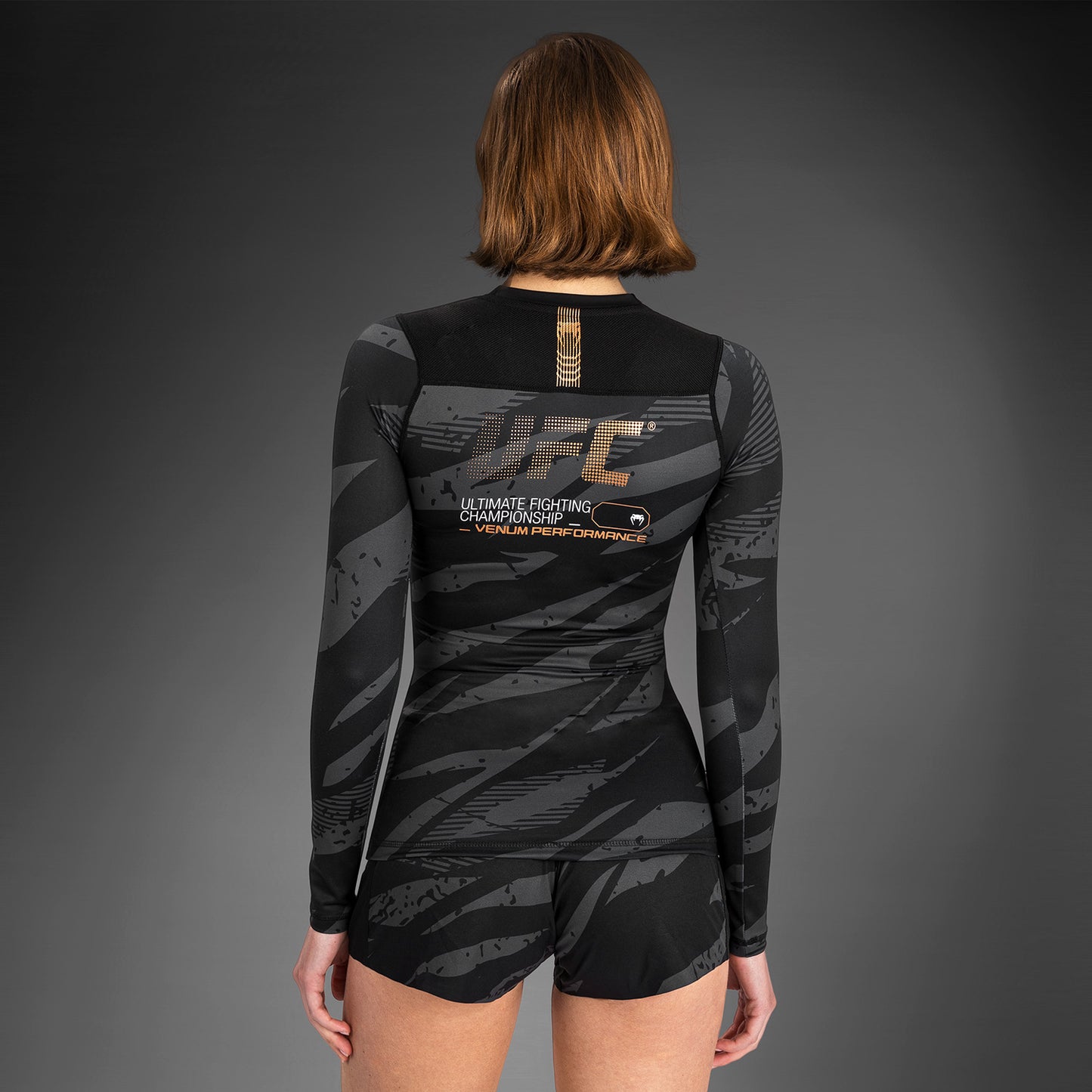 UFC Adrenaline by Venum Fight Week Frauen Performance Langarm Rashguard - Urban Camo