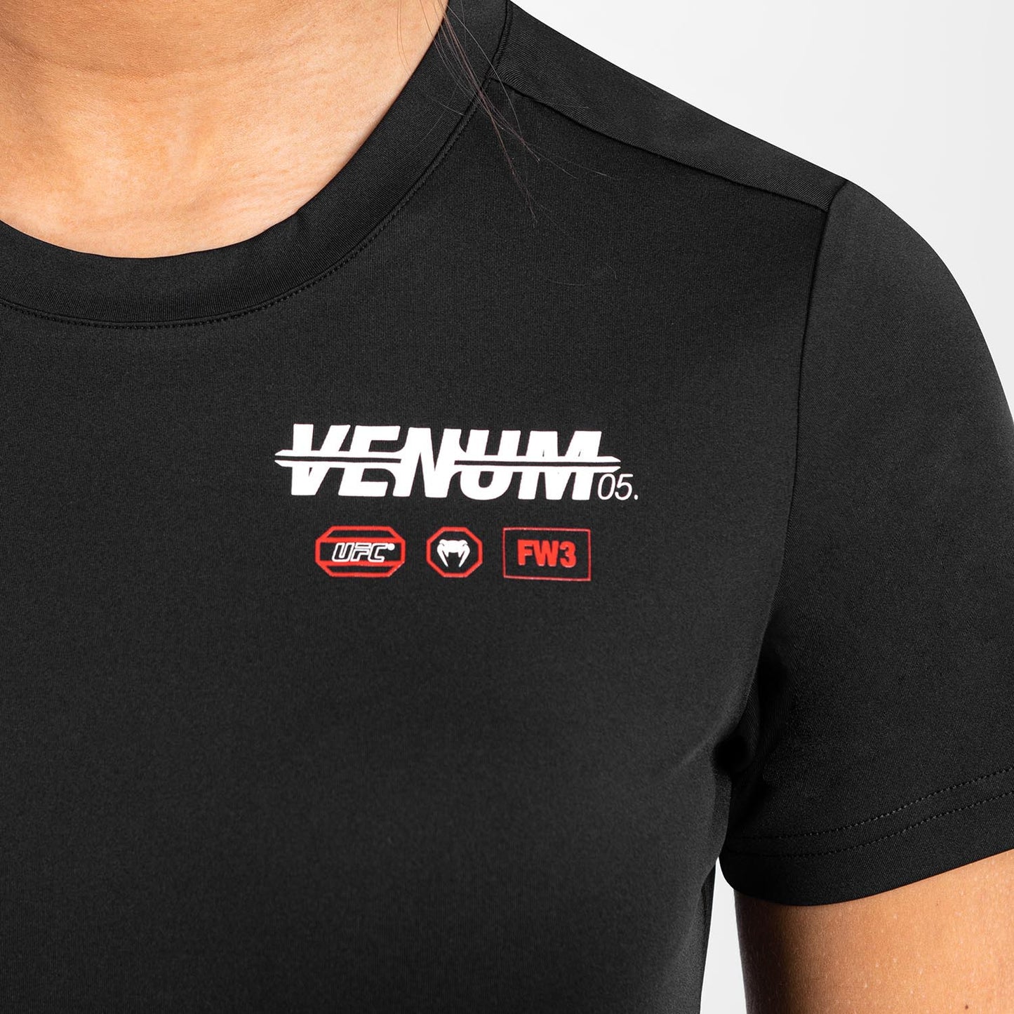 UFC Adrenaline von Venum Fight Week  Dry-Tech-T-Shirt für Frauen - Schwarz
