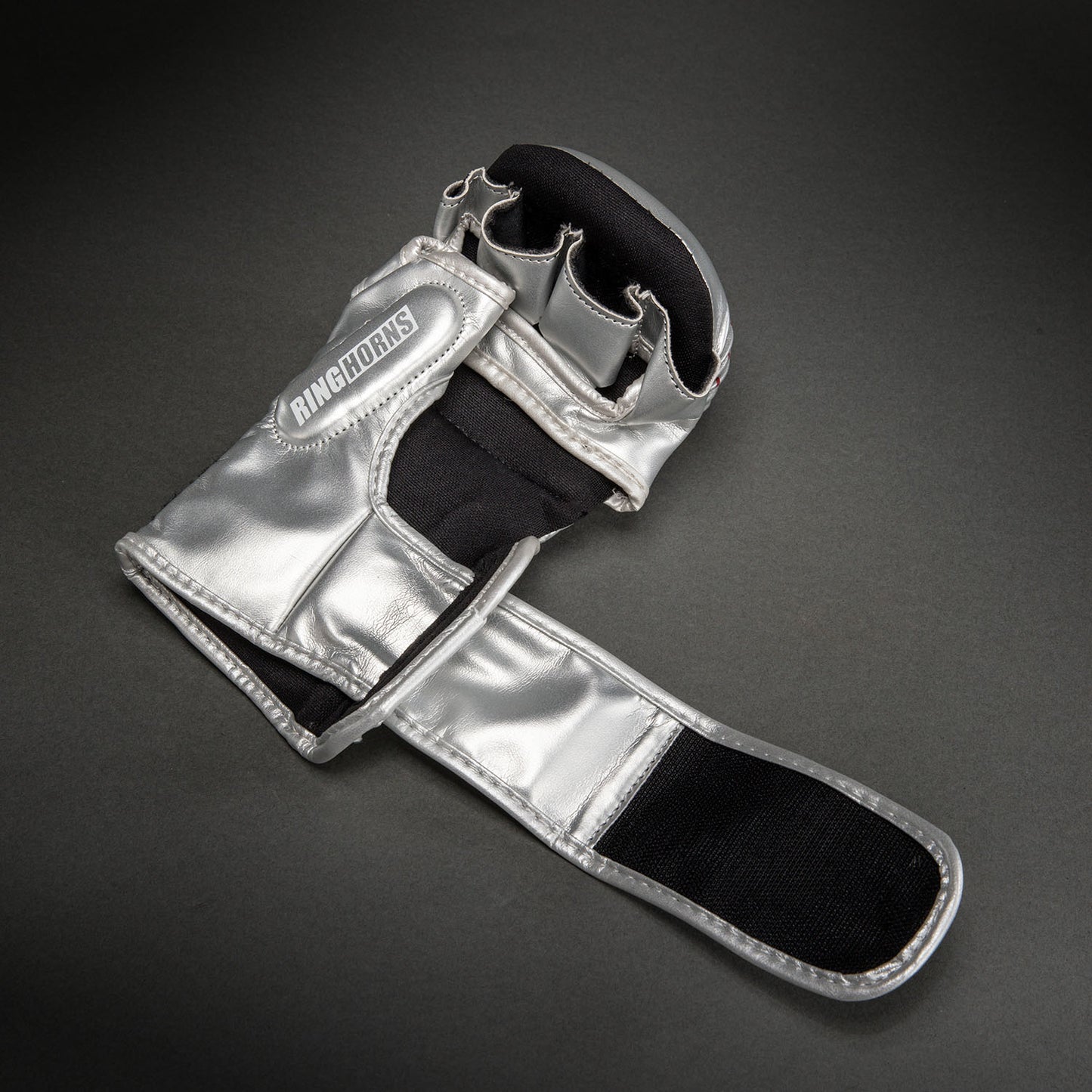 Ringhorns Charger by Venum MMA-Sparringhandschuhe - Silber/Schwarz