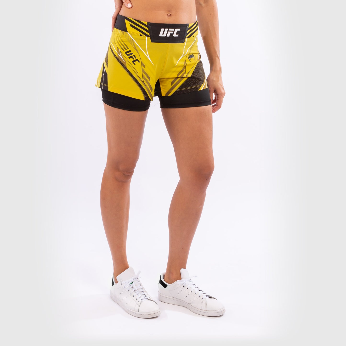 UFC Venum Authentic Fight Night Damen Shorts - Short Fit - Gelb