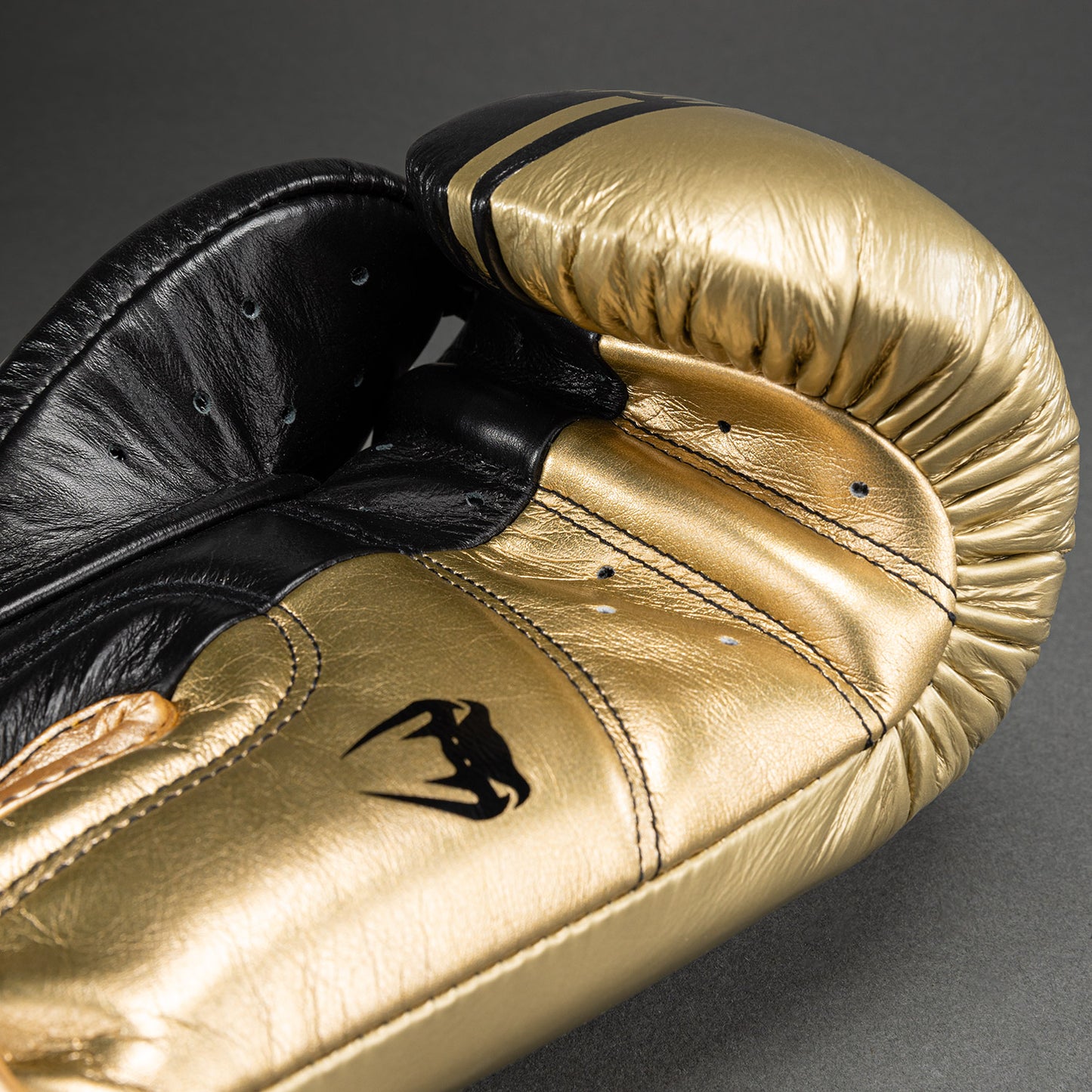 Venum Shield professionelle Boxhandschuhe - Klettverschluss