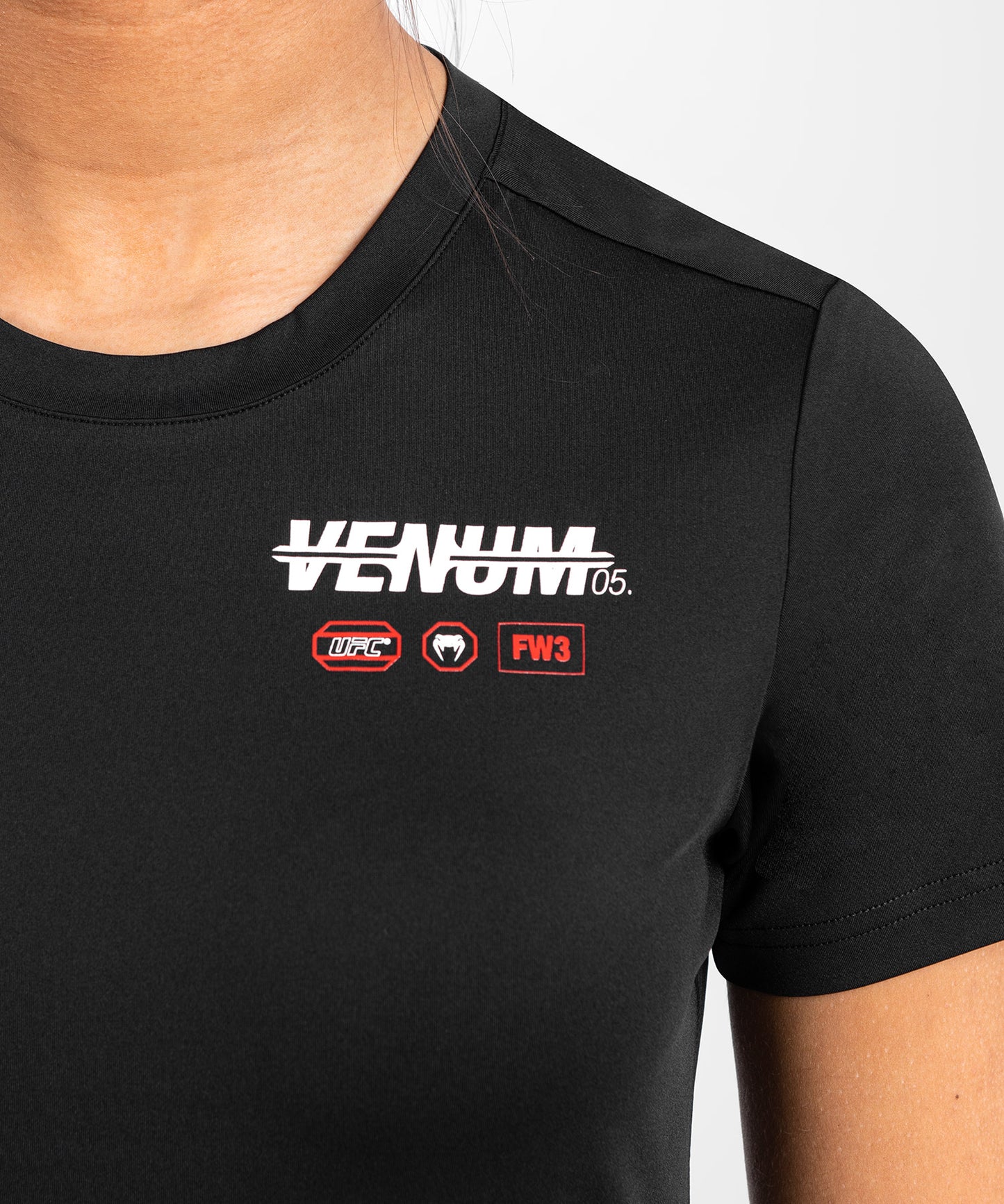 UFC Adrenaline von Venum Fight Week  Dry-Tech-T-Shirt für Frauen - Schwarz
