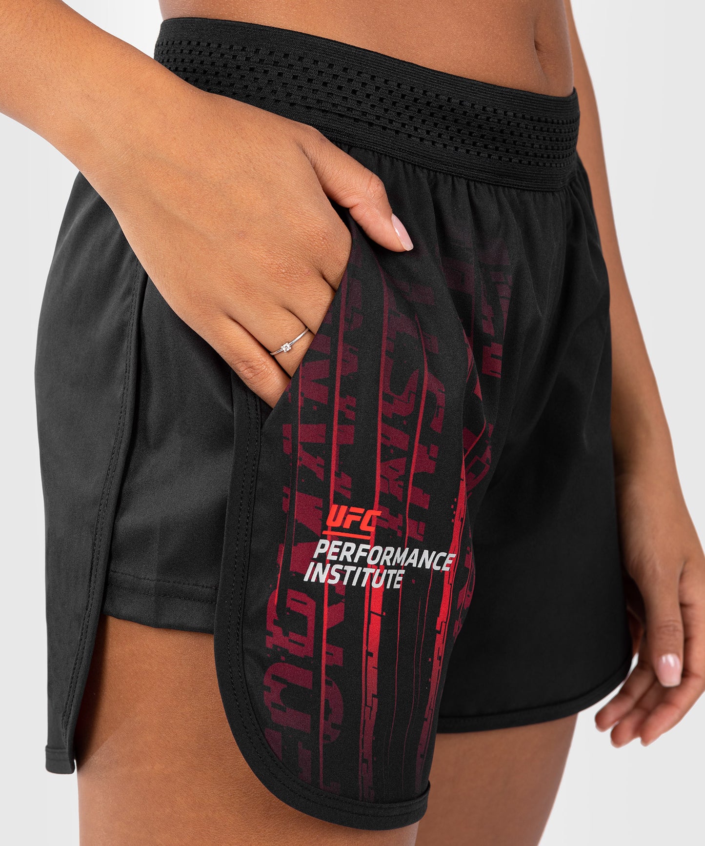 Short de Performance pour Femmes UFC Venum Performance Institute 2.0 - Noir/Rouge - Shorts de fitness