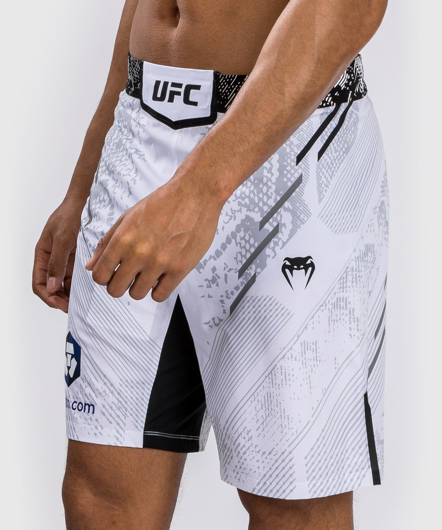 UFC Adrenaline by Venum Authentic Fight Night Fight Short für Männer - Lange Passform - Weiß