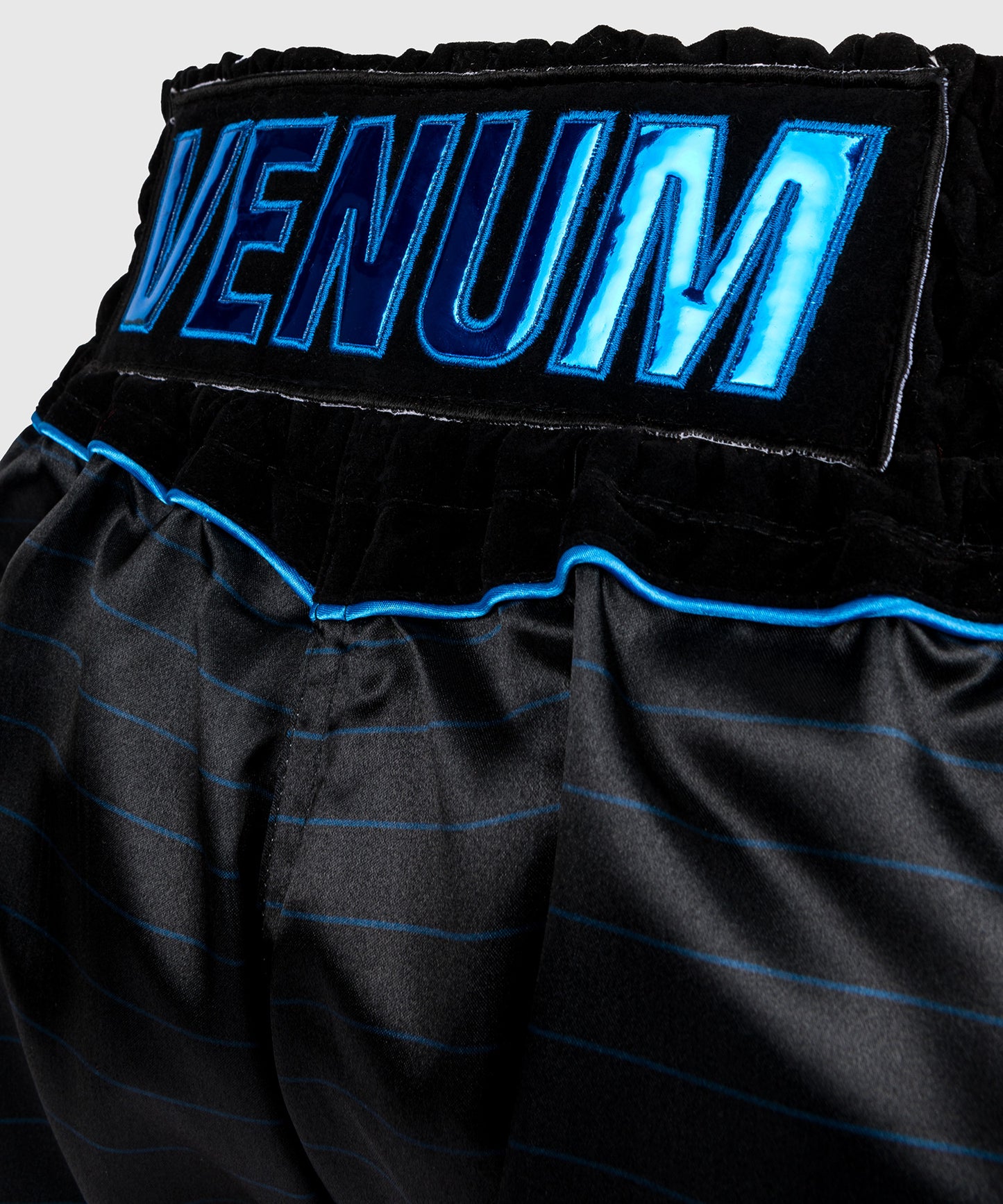 Venum Attack Muay Thai Shorts - Schwarz/Blau