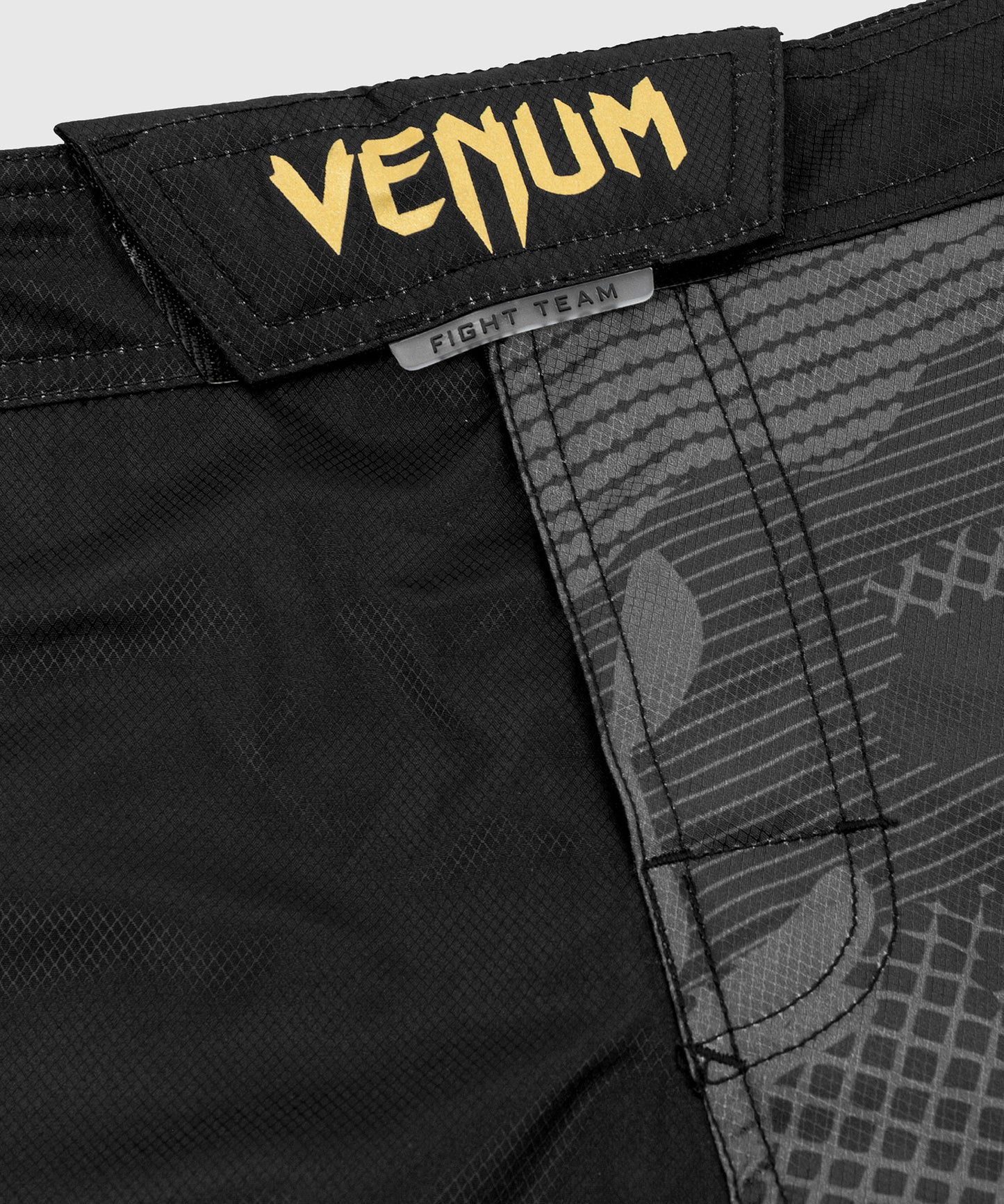 Venum Light 3.0 Kampfshorts - Gold/Schwarz