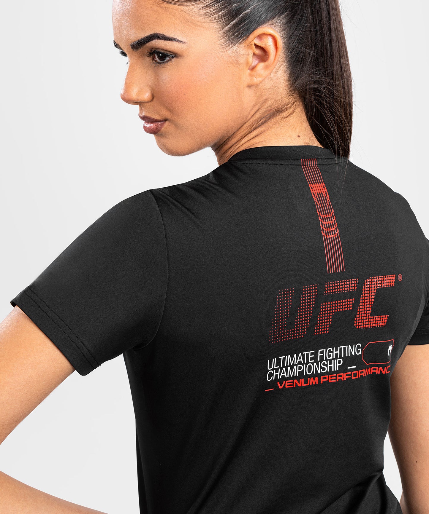 UFC Adrenaline von Venum Fight Week  Dry-Tech-T-Shirt für Frauen - Schwarz