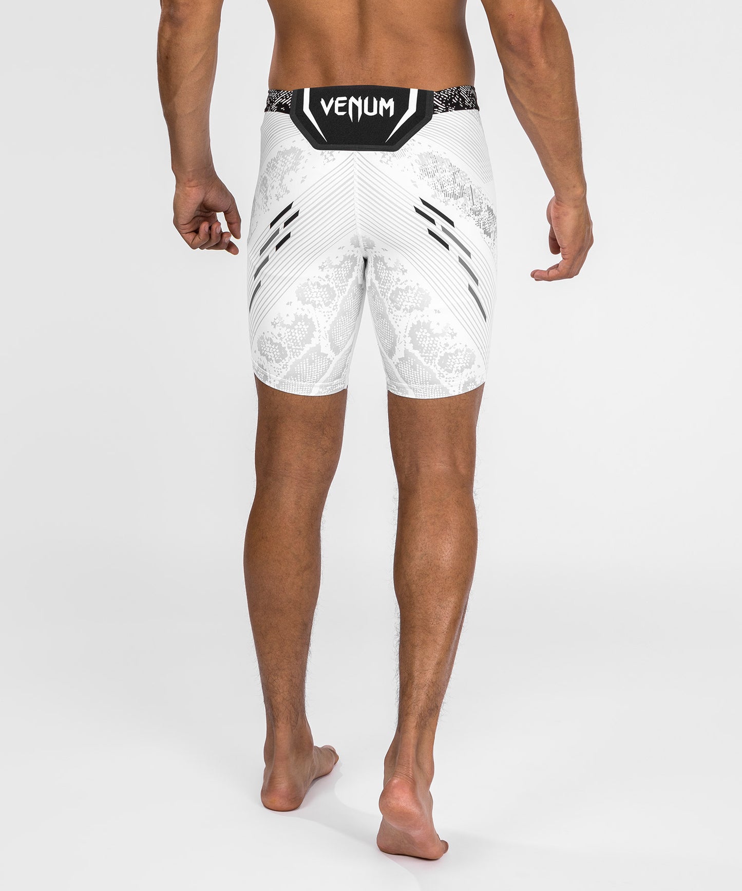 UFC Adrenaline by Venum Authentic Fight Night Vale Tudo Short für Männer - Weiß