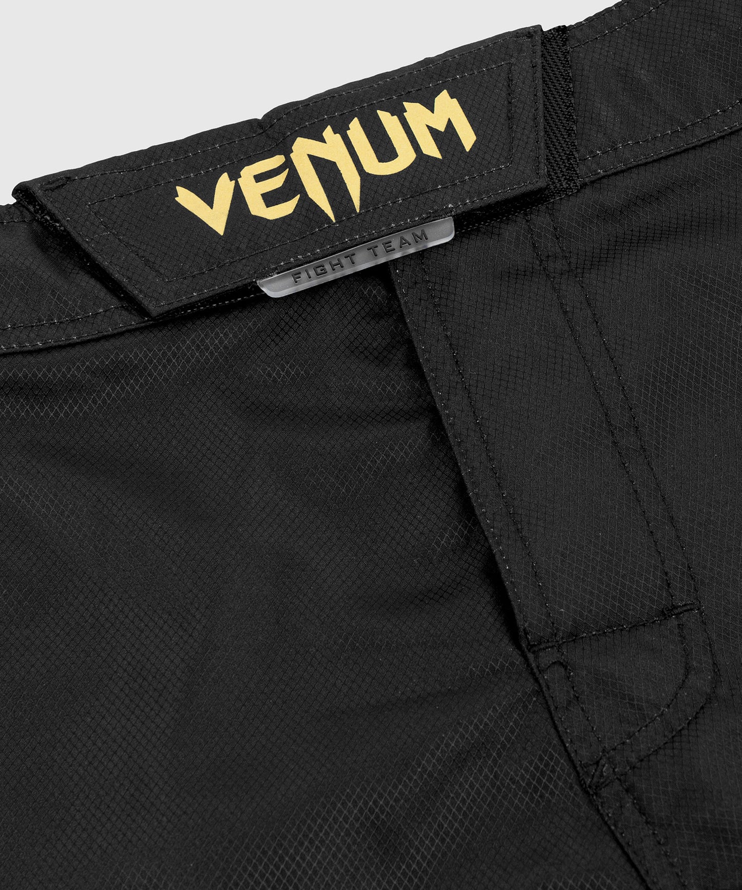 Venum Light 3.0 Kampfshorts - Schwarz/Gold