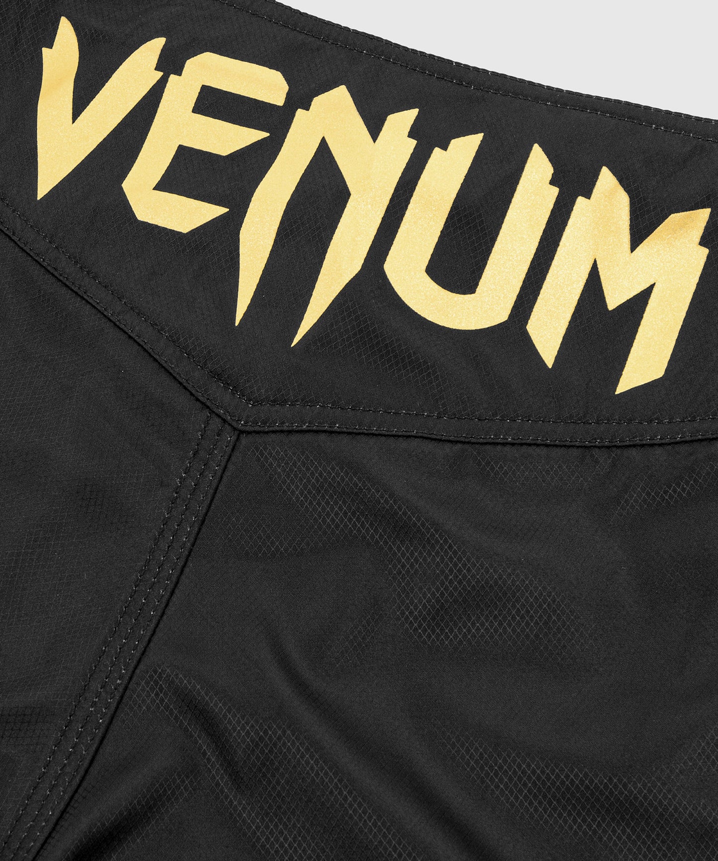Venum Light 3.0 Kampfshorts - Schwarz/Gold